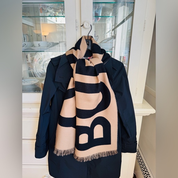 【Burberry】Wool Logo Scarf - Picture 10 of 11
